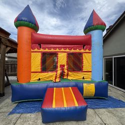 Inflatable bounce house (without pump)