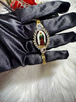 ✨beautiful Virgin of Guadalupe bracelet✨