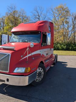 2003 Volvo VNL 660