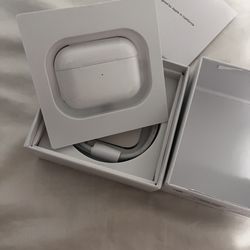Apple AirPods Pro 2nd Generation with MagSafe Wireless Charging Case (USB‑C)