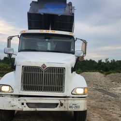 2004 International Triaxle 