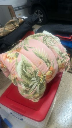 Tommy Bahama light coral tropical, bedspread king size