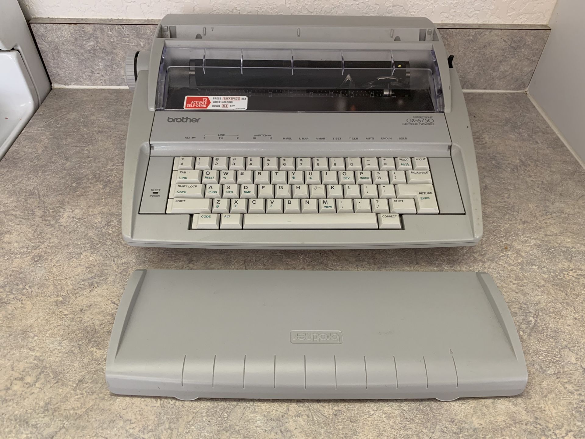 Brother GX-6750 Typewriter