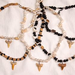 Collares de diente de tiburón