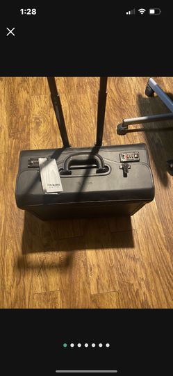 Solo Ny Rolling Suitcase 