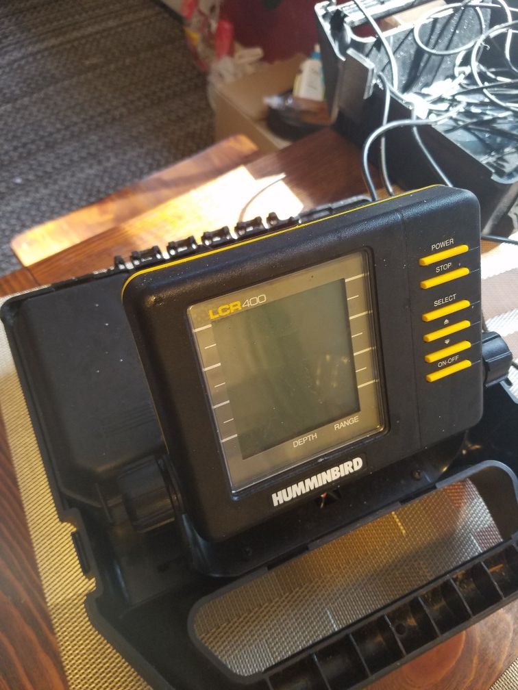 Hummingbird lcr400 portable fish/ depth finder