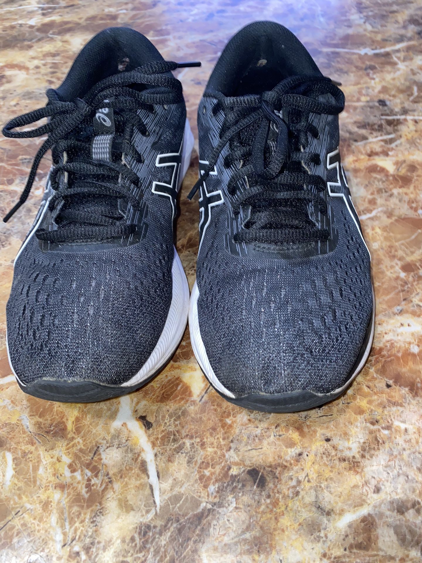 Womans 8.5 Asics Sneaker 
