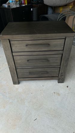 Ashley 3 Drawer Nightstand