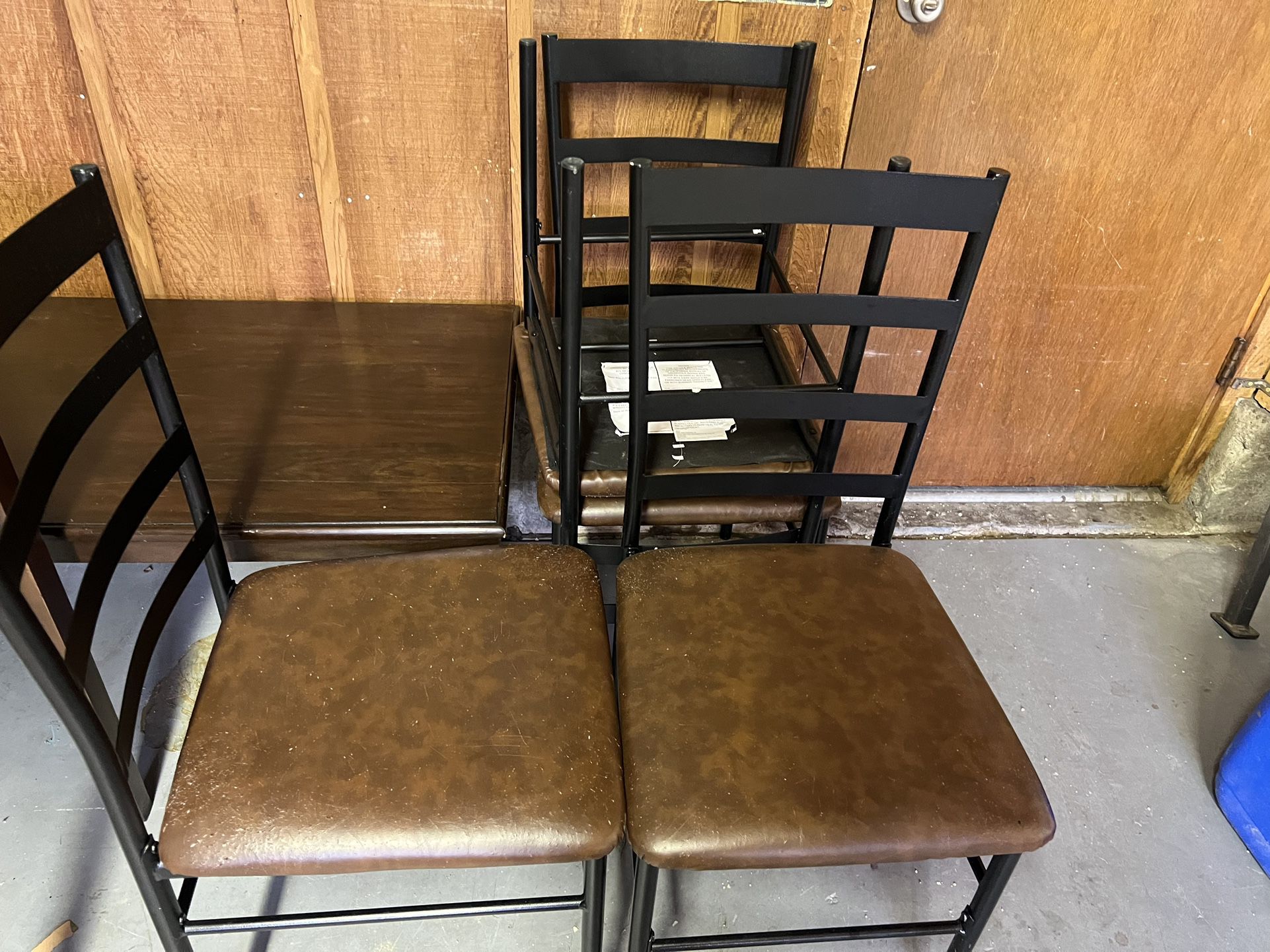 Set If Four Chairs 