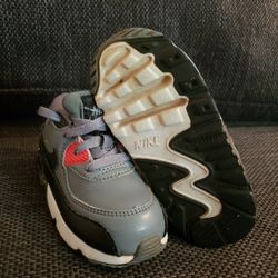 Nike Air Max kids

Gently used. Odor and stain free. No original box. We always carefully package and ship immediately. Reach out if you need more inf