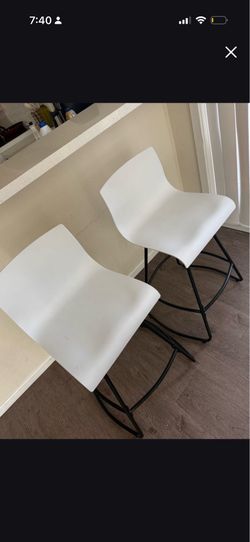 2 Bar stools