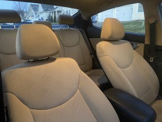 2011 Hyundai Elantra Thumbnail