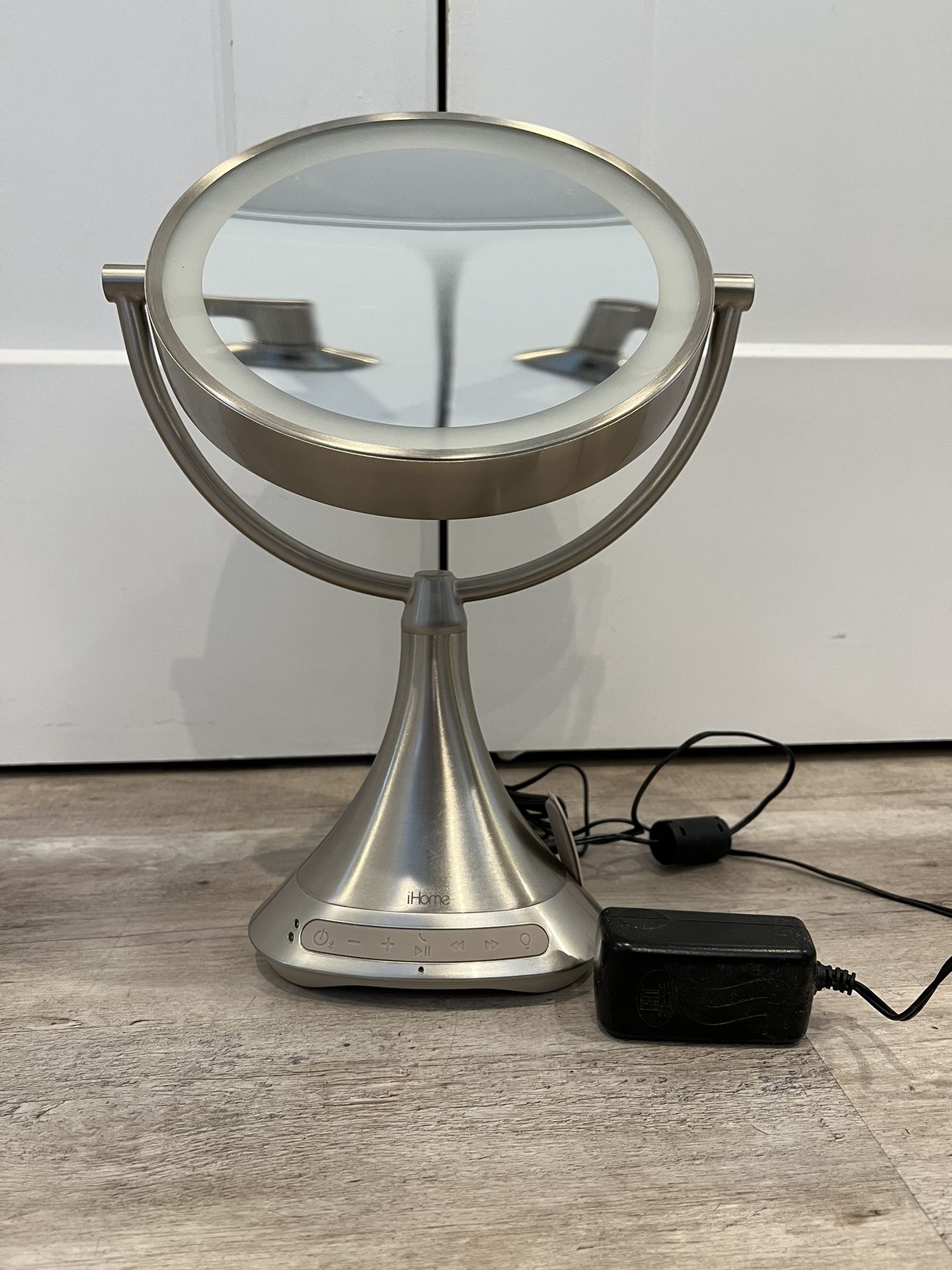 iHome All in One, 7X Magnify, Sided LED Bluetooth Audio, Phone Charging  Makeup Mirror