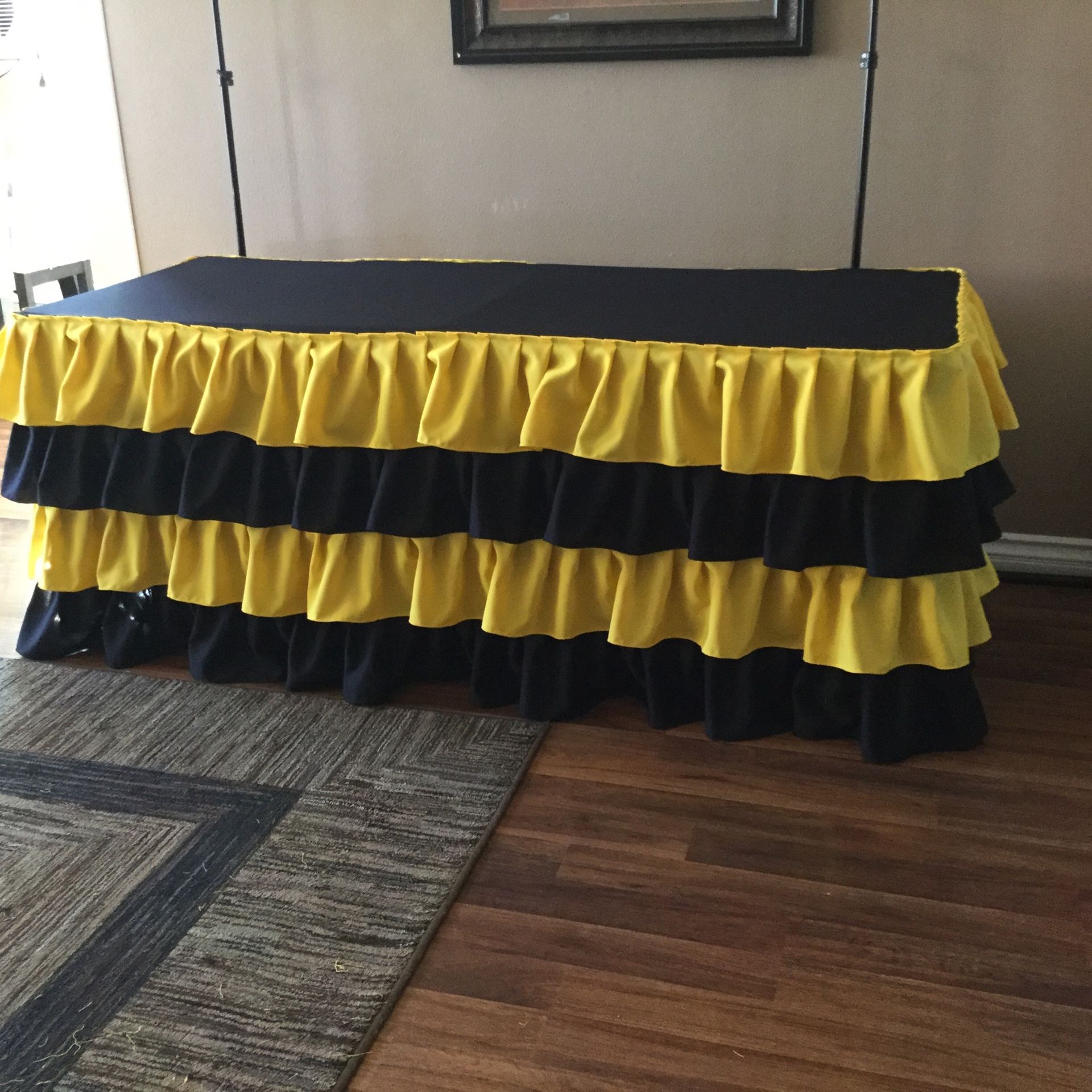 6ft Tablecloth For Sale