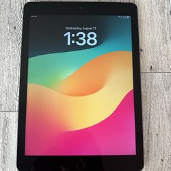 Apple iPad 6th Generation (32GB)  WiFi+ cellular 