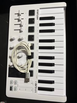 Arturia MiniLab 3 MIDI Keyboard Controller – White