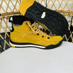 The North Face Back-To-Berkeley III Sport Waterproof Hiking Boots Mens Size 14 Brand new without original box some stains , please see picture for det