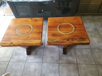 Se Venden  Par De Mesitas  Cafeteras  Medidas 24× 24 × 18 De altura  Espesor  de Mesa 3 Pulgadas  $ 85 el Par 