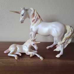 Vintage Breyer Traditional Alida and Elidor Iridescent Unicorn Figure Set Model Horse 