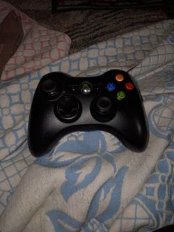 Black Xbox 360 Controller