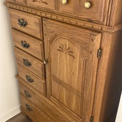 Dresser hutch