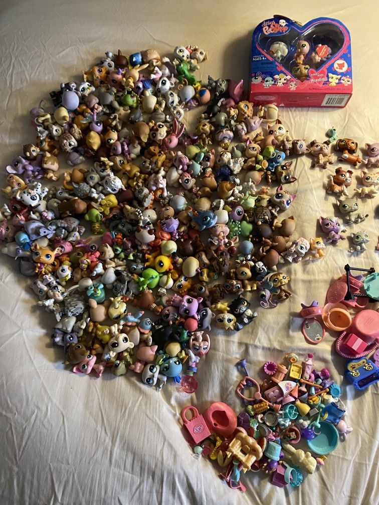 Huge littlest Pet Shop Lot