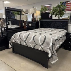 4PC Queen Bedroom Set - Bed, Nightstand, Dresser  &  Mirror