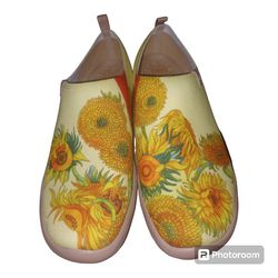 UIN Footwear Womens | Sunflower | Slip On Shoes US Sz 7.5 EUC