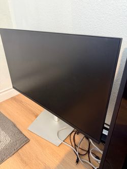 Dell 32” QHD Monitor P3221D – Excellent Condition