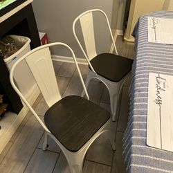 Set Of 4 White Wooden And Metal Chairs 