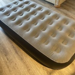 Twin Size Air Mattress With Build In Pump
