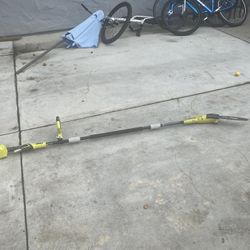 Serruchó to cut high branches 