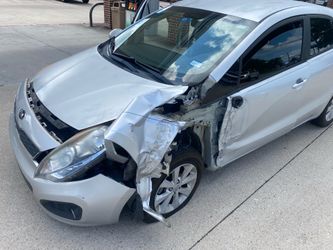 2014 Kia Rio – Accident Damage – Runs – 81,782 Miles – For Repair/Parts .– $2500