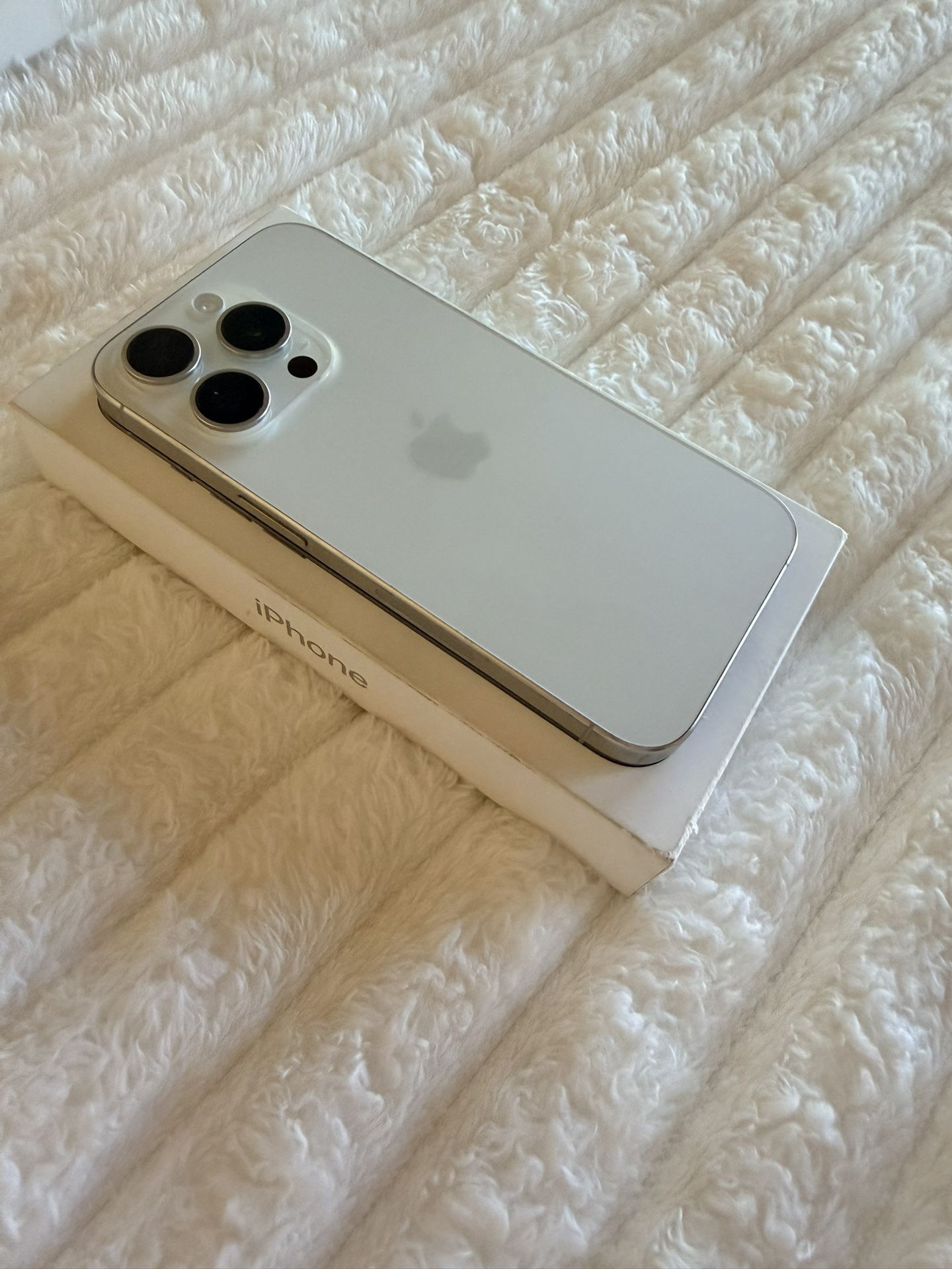 White iPhone 15 No Cellular For TRADE