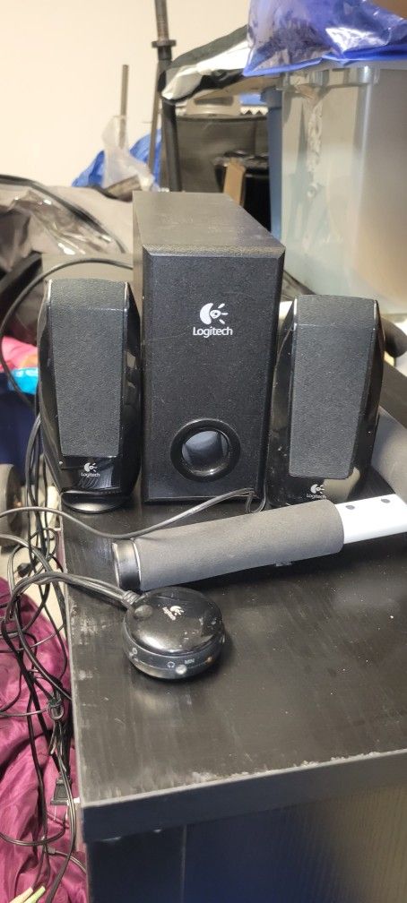 Logitech S220 Computer Speakers With Subwoofer