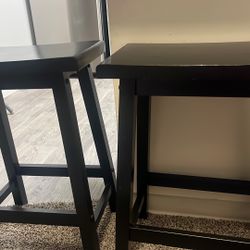 two dinning chairs 