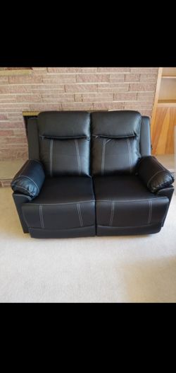 Nice Reclainer loveseat
