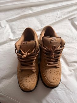 Light brown sb dunks low, size 11.5 men
