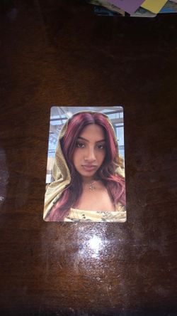 Lara from katseye photo card