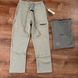 🔥 FEAR OF GOD ESSENTIALS SWEATPANTS – DARK OATMEAL – SIZE MEDIUM (NEW)
