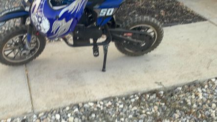 Gas dirt bike it goes 25mph 50cc