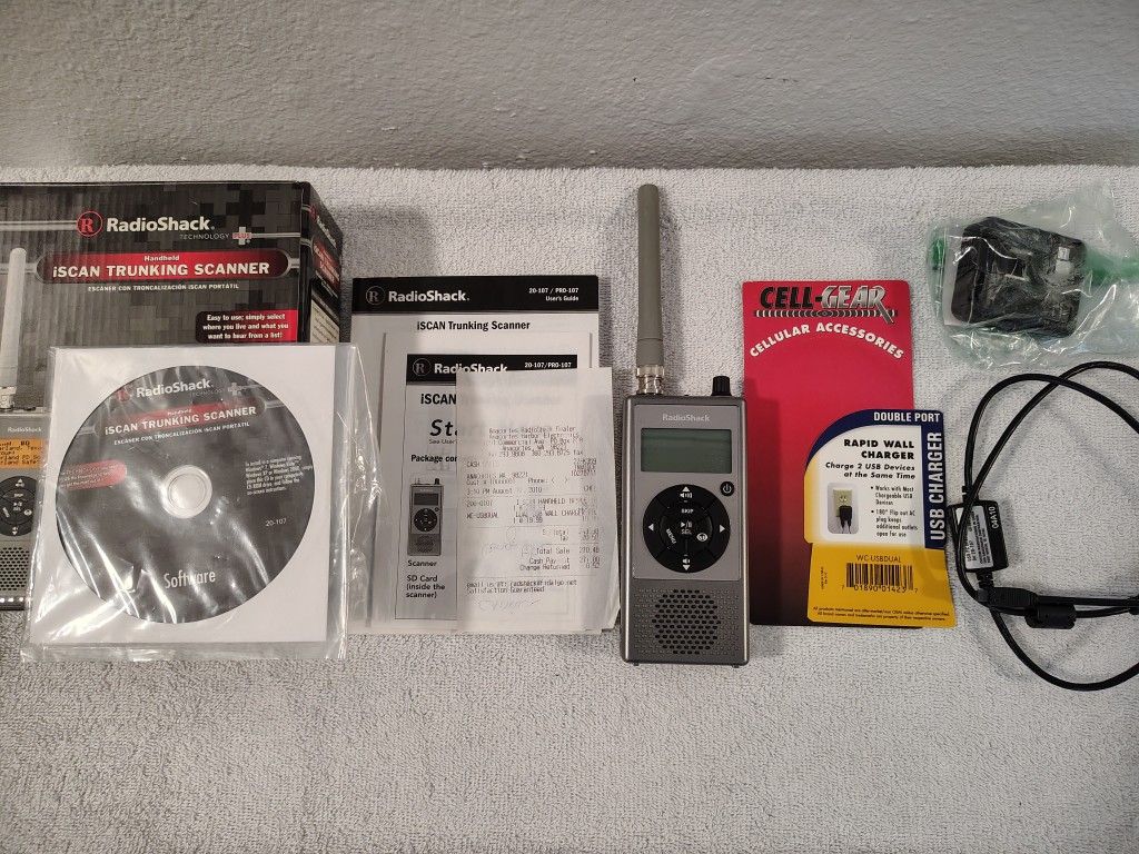RADIO SHACK PRO-107 Handheld Trunking Scanner iScan (Original Box, Accessories)