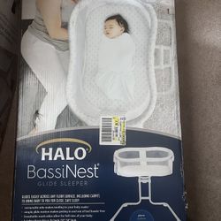 Unboxed Halo Glide Bassinest, pad cover and fitted sheet. 