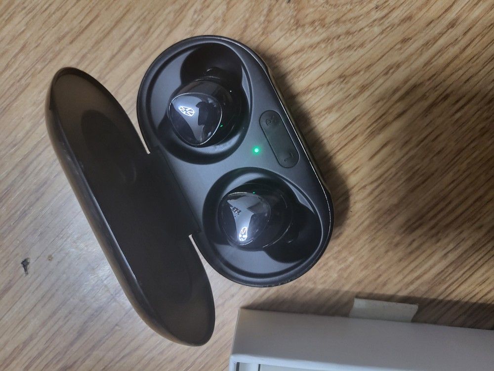 Samsung - Geek Squad Certified  Galaxy Buds+ True Wireless In-Ear Headphones - Cosmic Black Model:GSRF-SM-R175NZKAXAR. These are pretty new. Bestbuy c