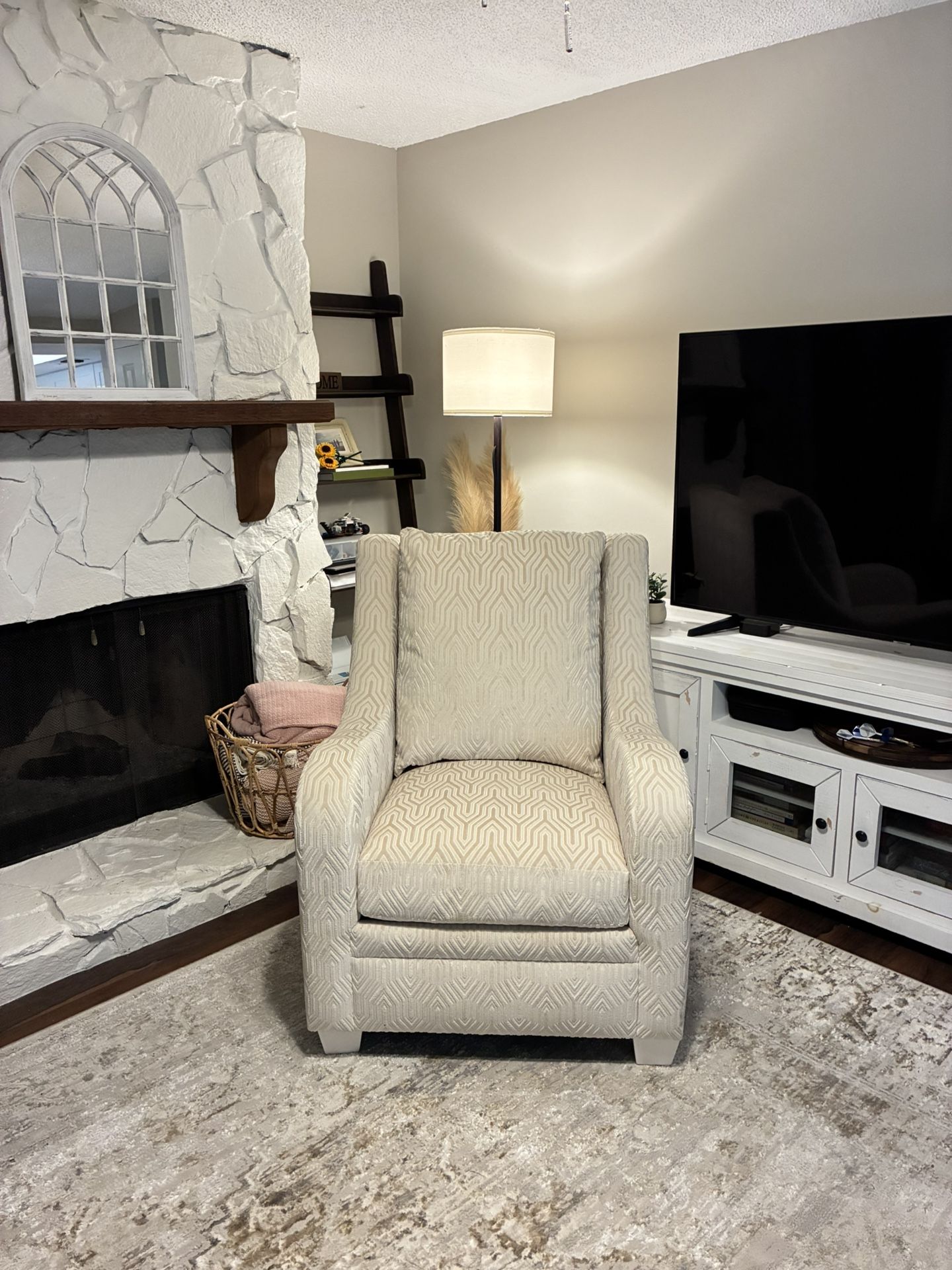 Design Trade Service Brand Accent Chair [FREE Delivery🚚]