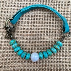 “Mint Condition “ Turquoise Leather And Pearl Bracelet Shipping Only!,
