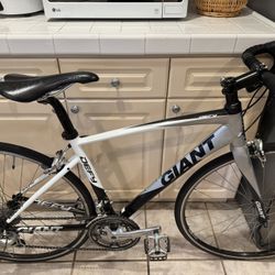 Giant Defy aluminum road bicycle