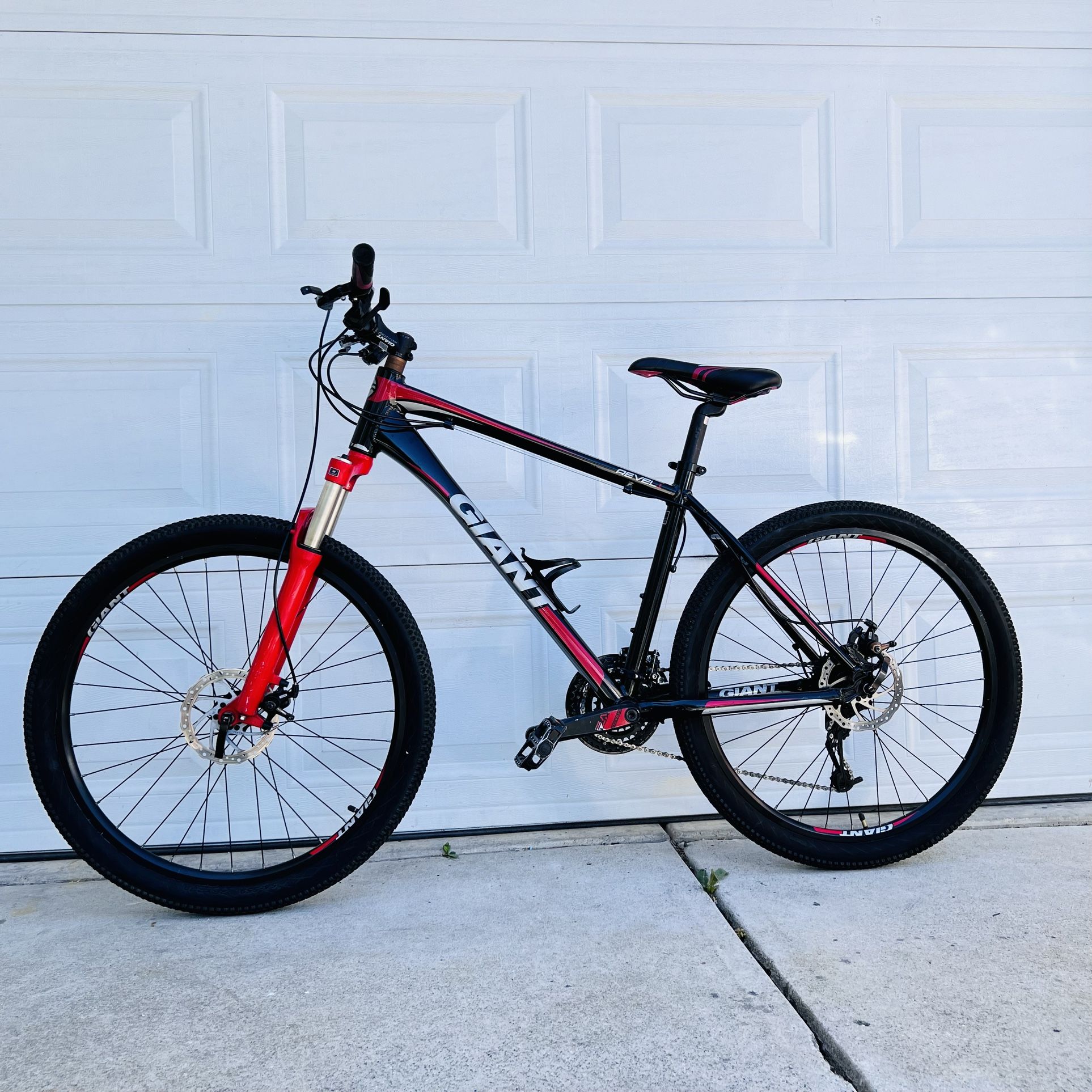 Giant revel cheap 1 red black