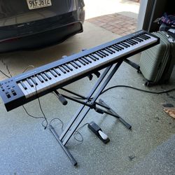 M-Audio Keystation 88 MK3 with Rockville Stand