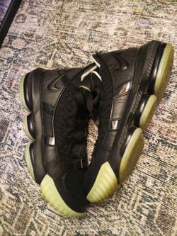 Nike LeBron 16 Glow 2019 (glow in the dark ) sneakers . Size 9.5